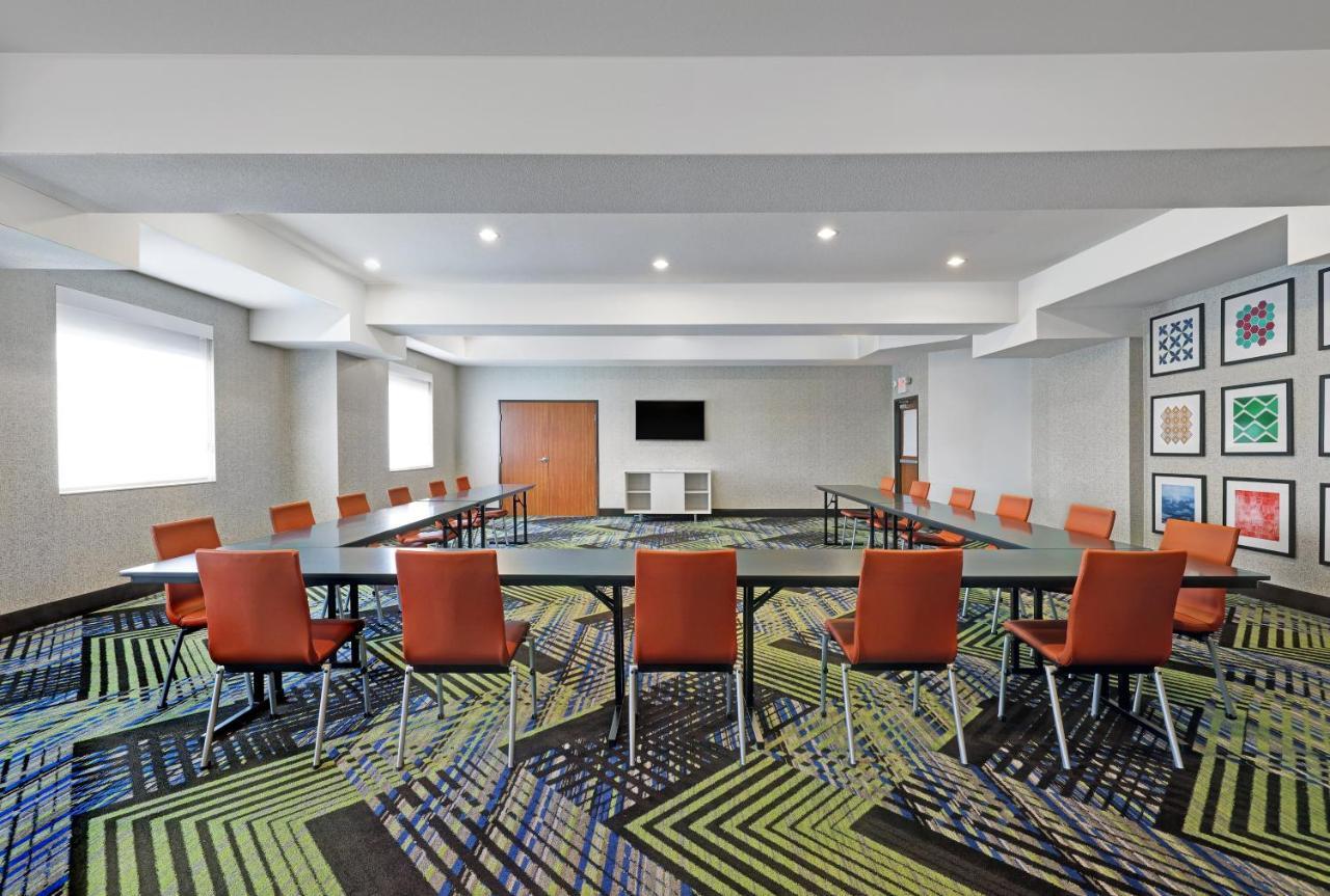 Holiday Inn Express Newport By Ihg Exterior foto