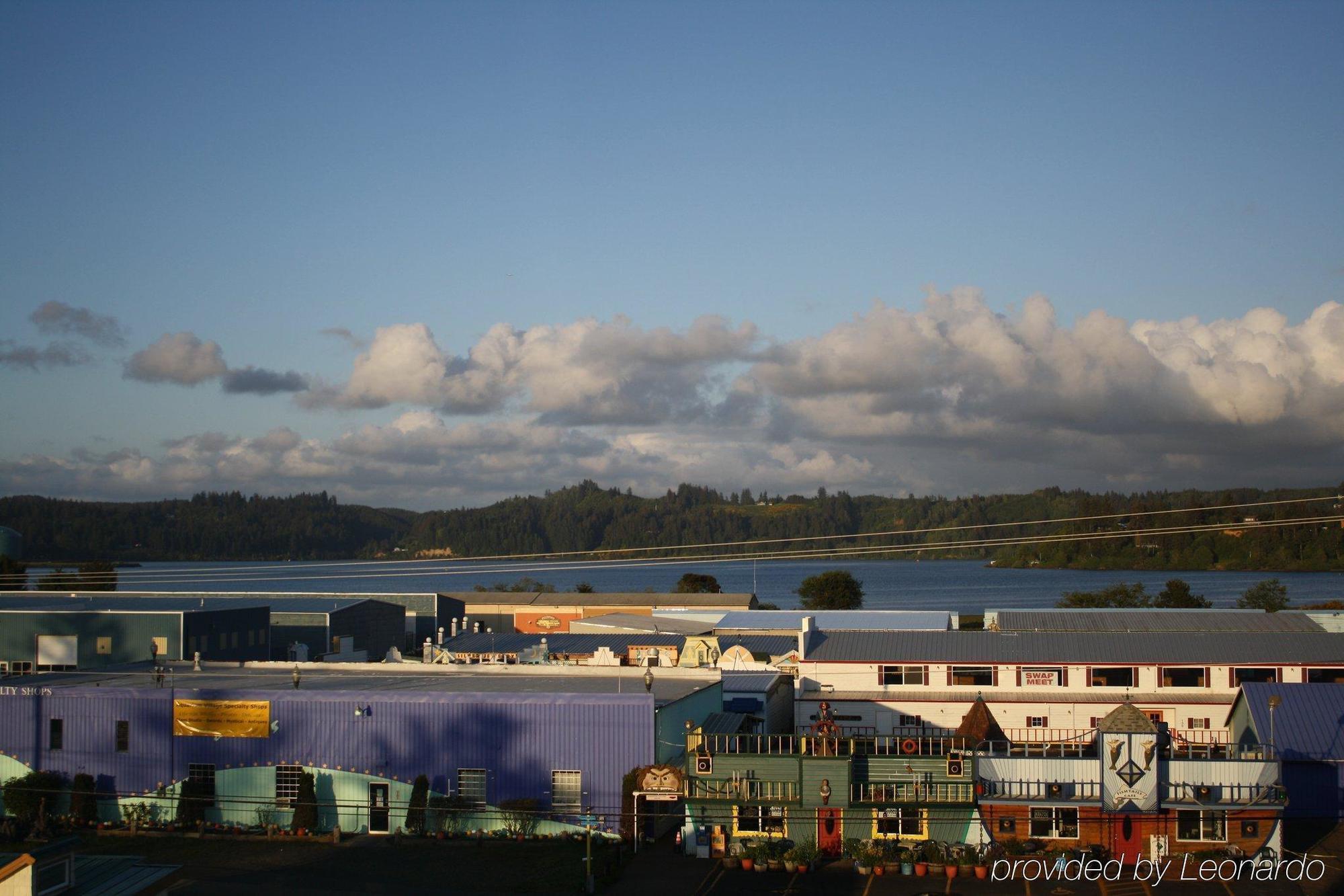 Holiday Inn Express Newport By Ihg Exterior foto